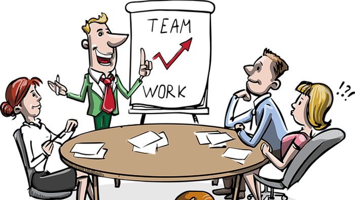 Vier Cartoon-Figuren sitzen um einen Tisch und diskutieren, eine zeigt nach oben.