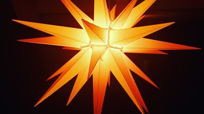 Leuchtender Herrnhuter Stern