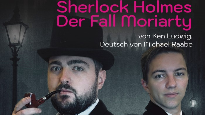 Plakat für das Theaterstück *Sherlock Holmes*, das Schauspieler in historischen Kostümen zeigt, mit Aufführungsdetails.