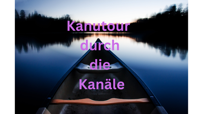 Kanu spitze, Wasser links und rechts bäume Abendstimmung