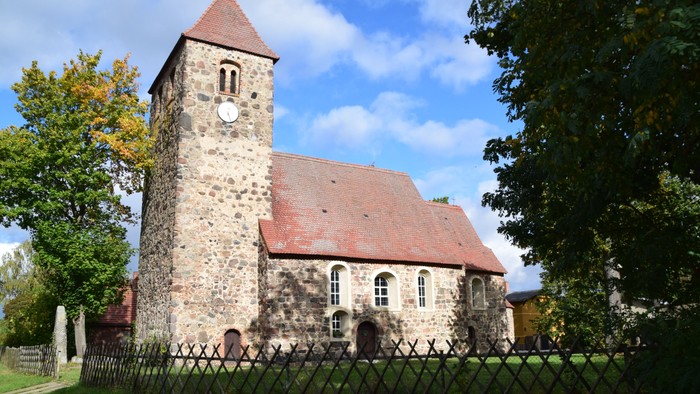 Außenansicht der Feldsteinkirche in Gebersdorf (Dahme/Mark)