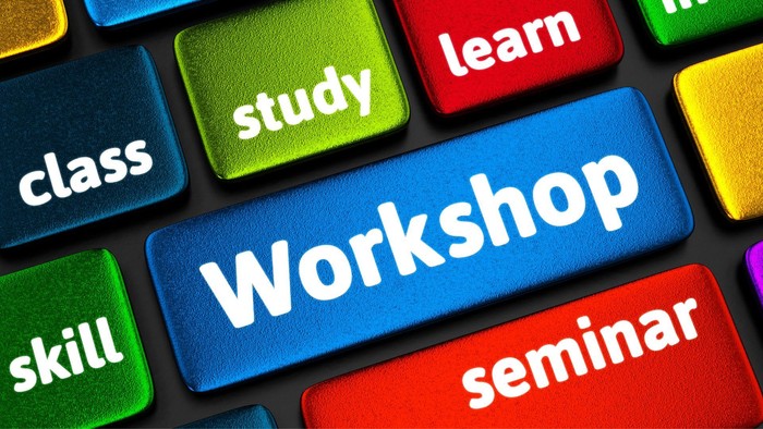 Bunte Tasten mit Wörtern wie Workshop, Seminar, Lernen, Studium und Kurs.