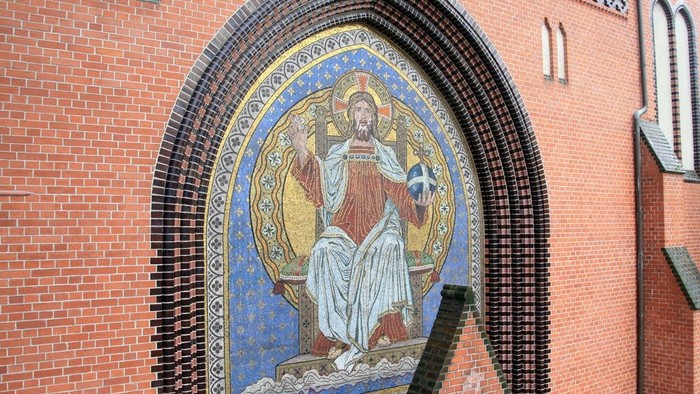 Christus Pantokrator - Mosaik außen über dem Eingang der Auenkirche