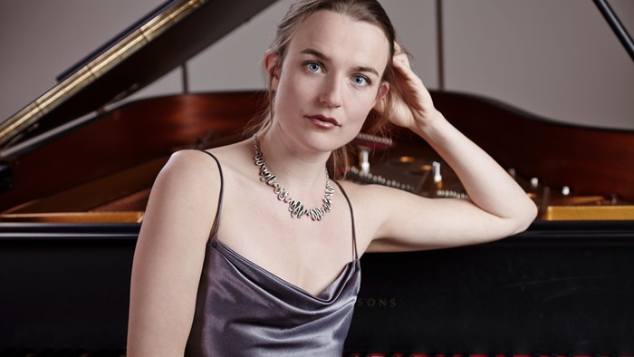 Kyra Steckeweh am Klavier