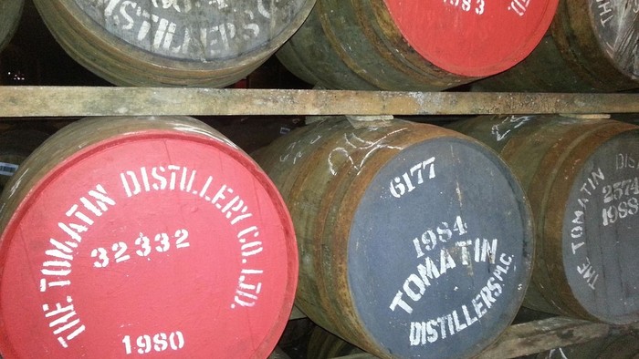 Foto von Whiskyfässern