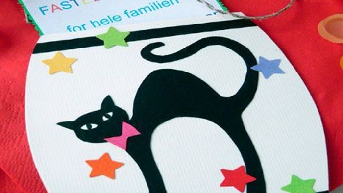 En håndlavet kattepostkort med stjerner og teksten 