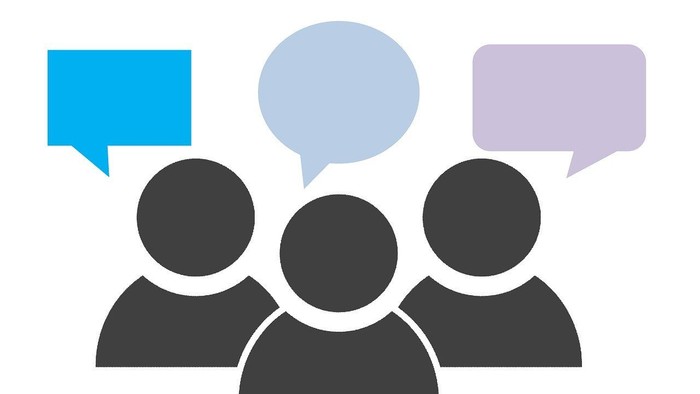 Drei Personen sprechen in verschiedenen Farben