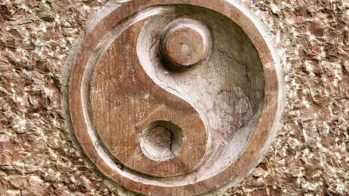 In Holz geschnitztes Yin und Yang