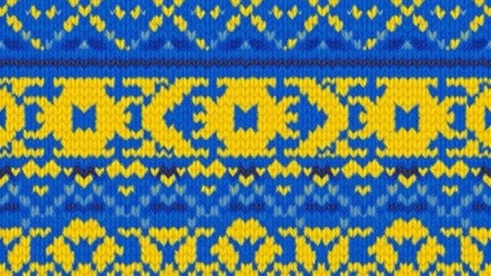 Komplexes blau-gelbes geometrisches Strick- oder Häkelmuster mit symmetrischen floralen und rautenförmigen Motiven.