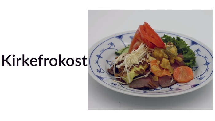 Farverig morgenmadsfad mærket **