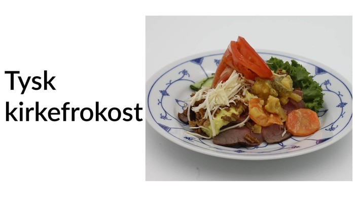 Tysk kirkefrokost med kød, kartofler og grønne bønner