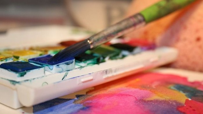 Tuschekasten und Pinsel