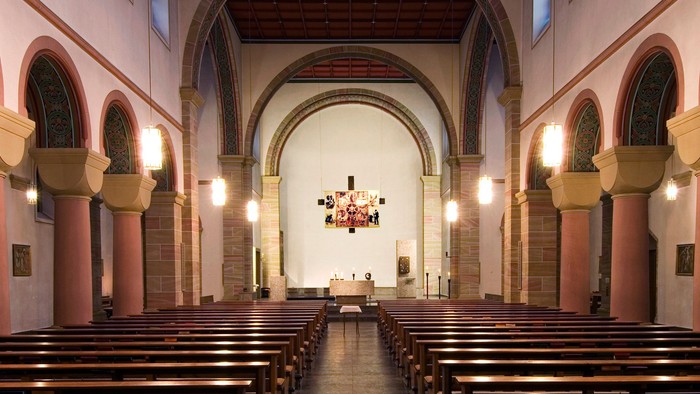 Innenansicht Sankt Familia Kassel