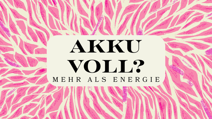 Eine stilisierte Grafik mit einem rosa Muskelgewebe-Muster und dem Text *„Akku voll? Mehr als Energie“* auf Deutsch.