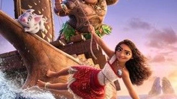 Animerede figurer fra *Moana*, der navigerer i en kano på havets bølger med en gris som ledsager.