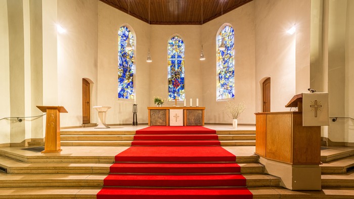 Altarraum der Segenskirche