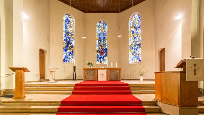 Altarraum der Segenskirche