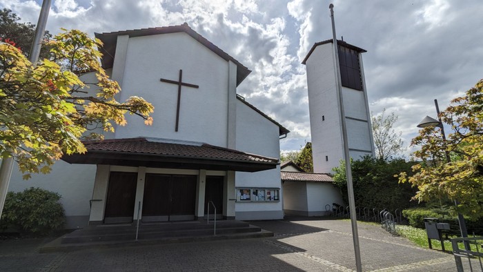 Kirche_St_Josef_Ruesselsheim.jpg