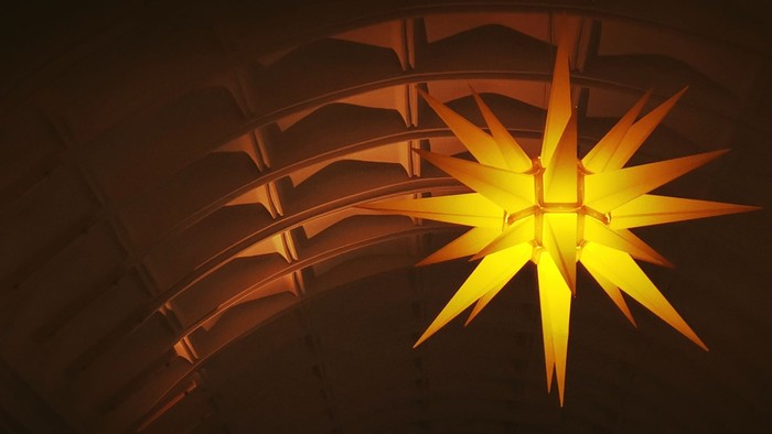 Der große Herrenhuter Stern in der Auferstehungskirche