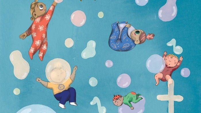 Børn spiller i badekar med badebubler og legetøj