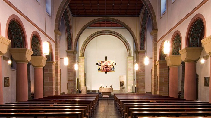Innenansicht Sankt Familia Kassel