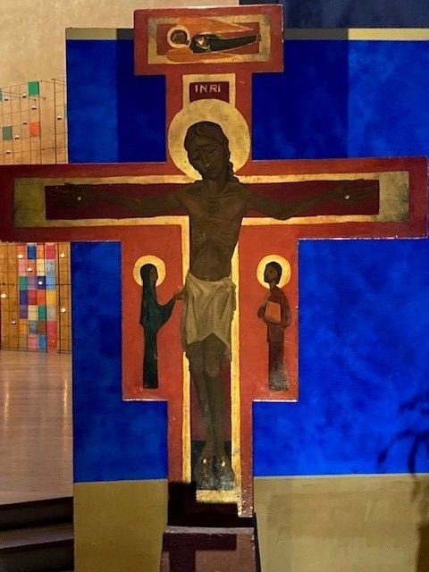 Kreuz imn der Kirche.jpg