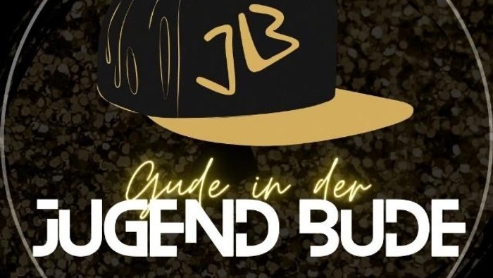 Das Bild zeigt eine schwarze Baseballkappe mit goldenem Logo und Text in weiß und gold.