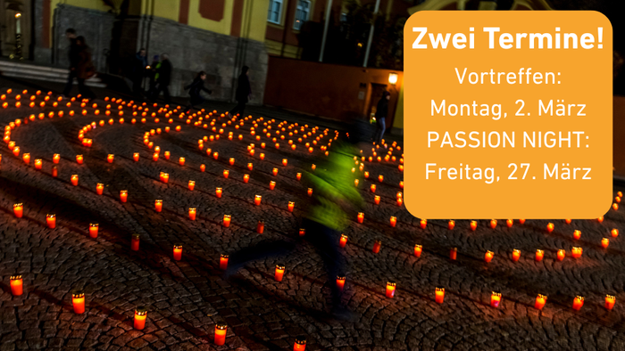 Eine nächtliche Veranstaltung mit einem Pfad aus beleuchteten Kerzen, die an zwei festgelegten Terminen stattfindet: einem Vorbereitungstreffen und der Passionsnacht.