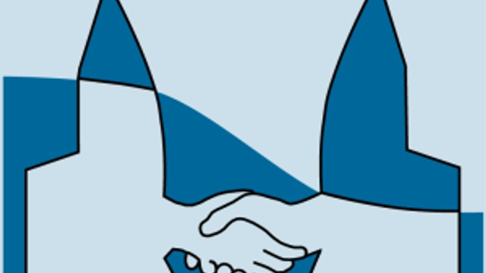 Zwei Hände schütteln sich vor blauem Hintergrund mit Wellen.