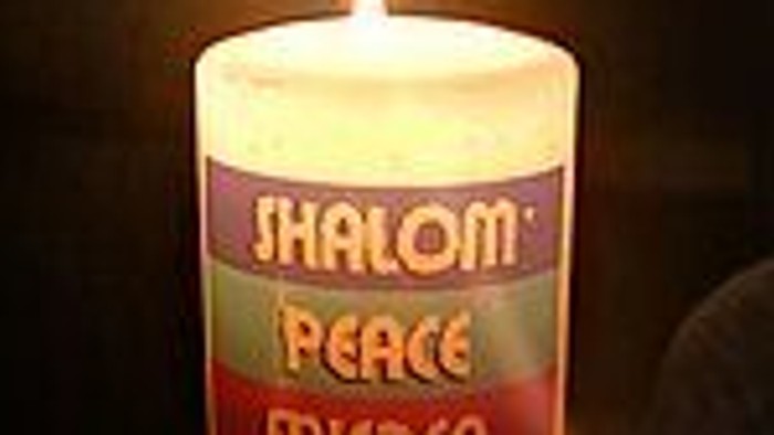 Kerze mit Schalom, Peace und Frieden
