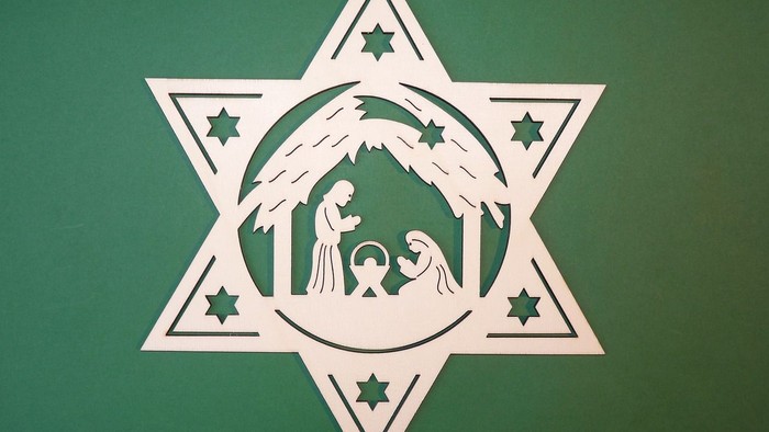 Holzstern mit Krippe