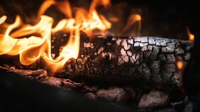 Leicht loderndes Feuer 