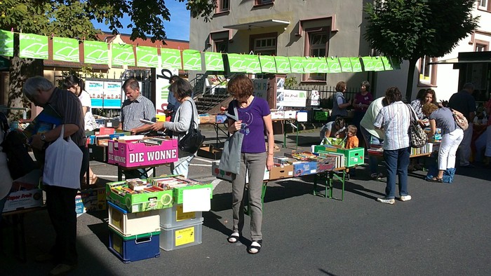 Riesenbücherflohmarkt