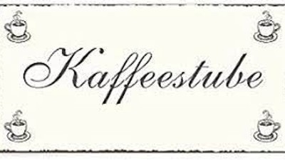 Das Bild zeigt ein Schild mit der Aufschrift "Kaffeestube" und Kaffeetassen-Illustrationen.