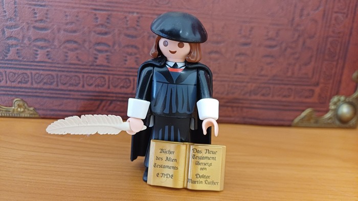 Playmobilfigur Martin Luther mit Bibel