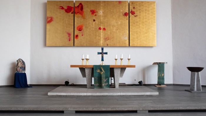 Altar der Emmauskirche am Lausitzer Platz.