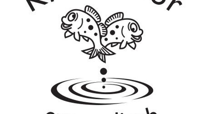Das Bild zeigt ein Logo mit zwei Fischen und dem Text 