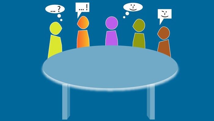 Fünf bunte Figuren sitzen um einen Tisch und denken nach