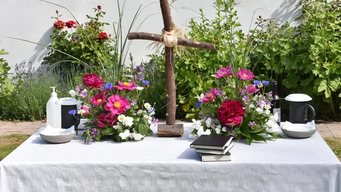 Alterbord i præstehaven