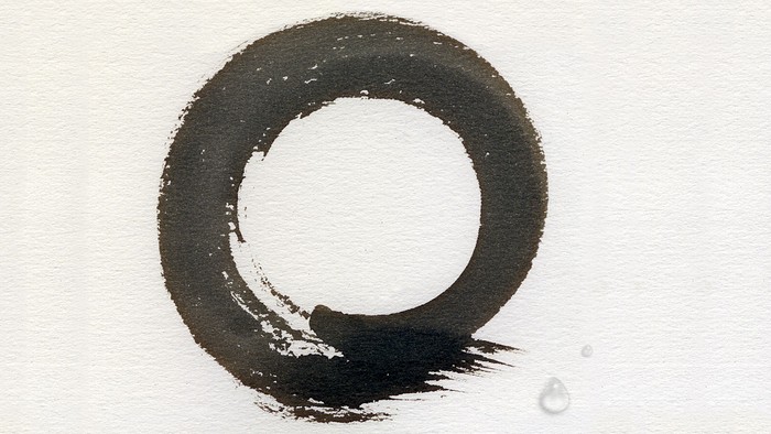 Ein schwarzer Kreis mit unregelmäßigen Rändern auf weißem Hintergrund.