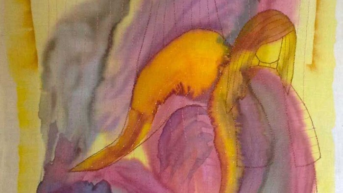 Et abstrakt maleri med blomster i rosa, gul og blå toner