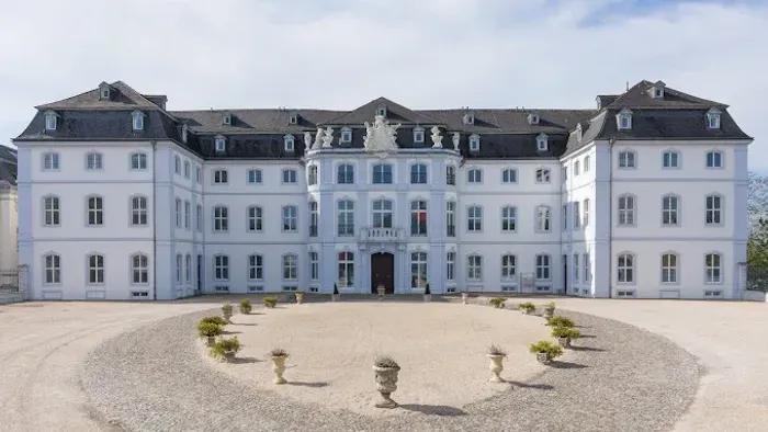 Schloss Engers mit Vorhof