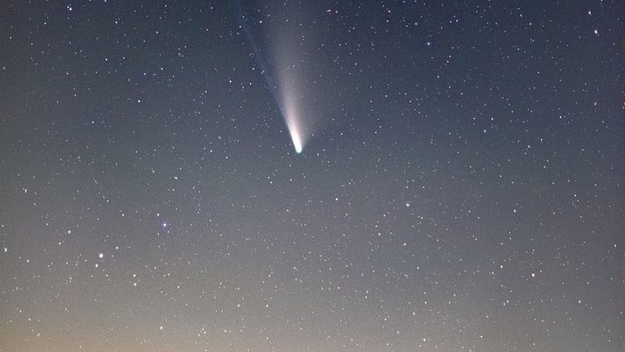 Ein Komet am Sternenhimmel