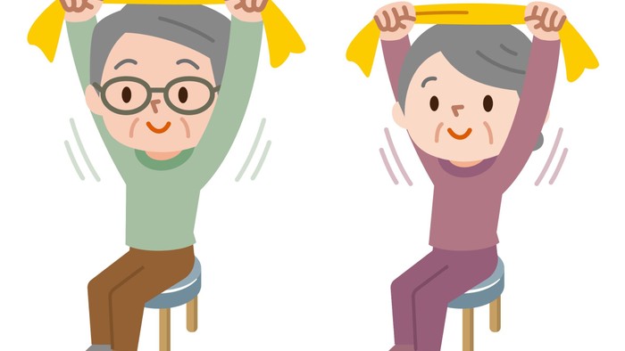 Zwei ältere Menschen trainieren mit Hanteln