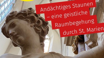 Bild zeigt eine Statue und eine Kirche mit Text in Deutsch