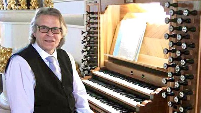 Martin Stephan am Orgelspieltisch