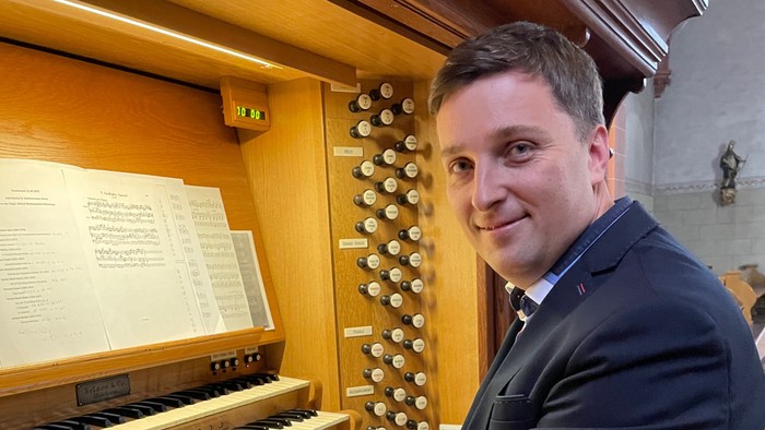 Michał Markuszewsk am Orgelspieltisch