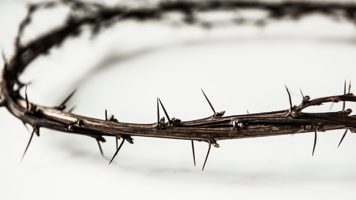 Et trådske og spær i en cirkel.