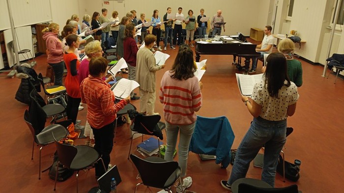 Der ganz Jazz & Pop Chor bei der Probe im Paul-Schneider-Saal