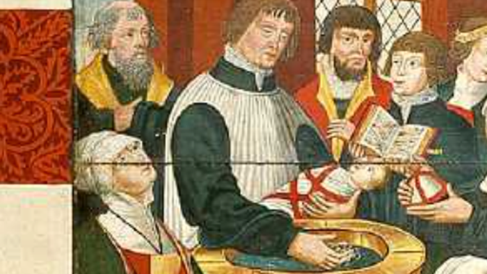 En præst baptiserer et barn i en kirke.